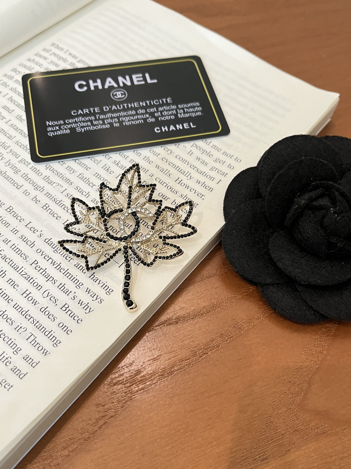 Designer Luxury D197 Brooch