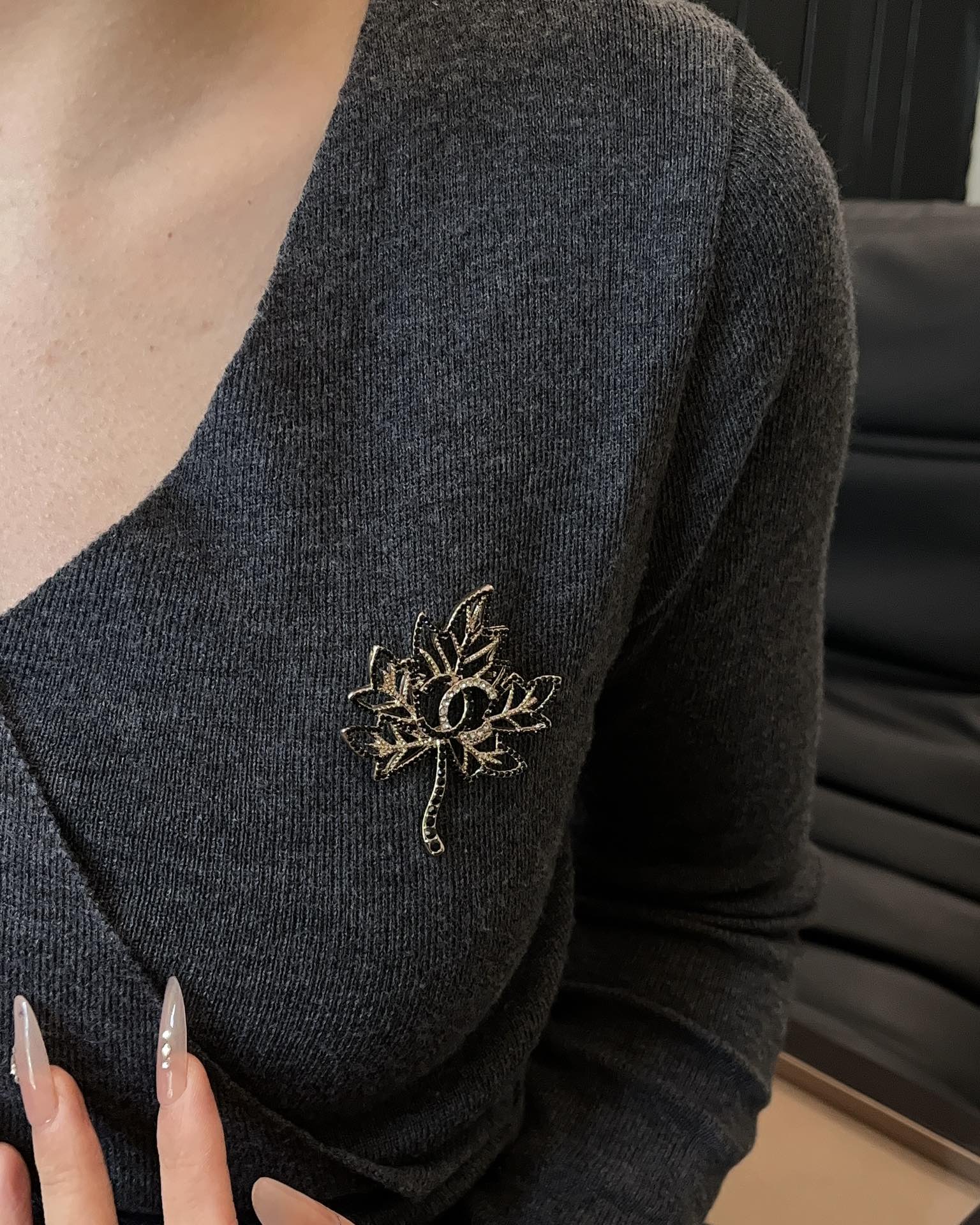 Designer Luxury D197 Brooch