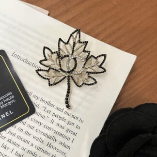 Designer Luxury D197 Brooch