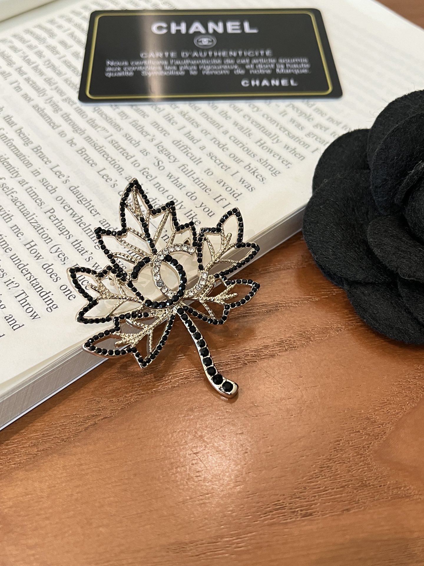 Designer Luxury D197 Brooch