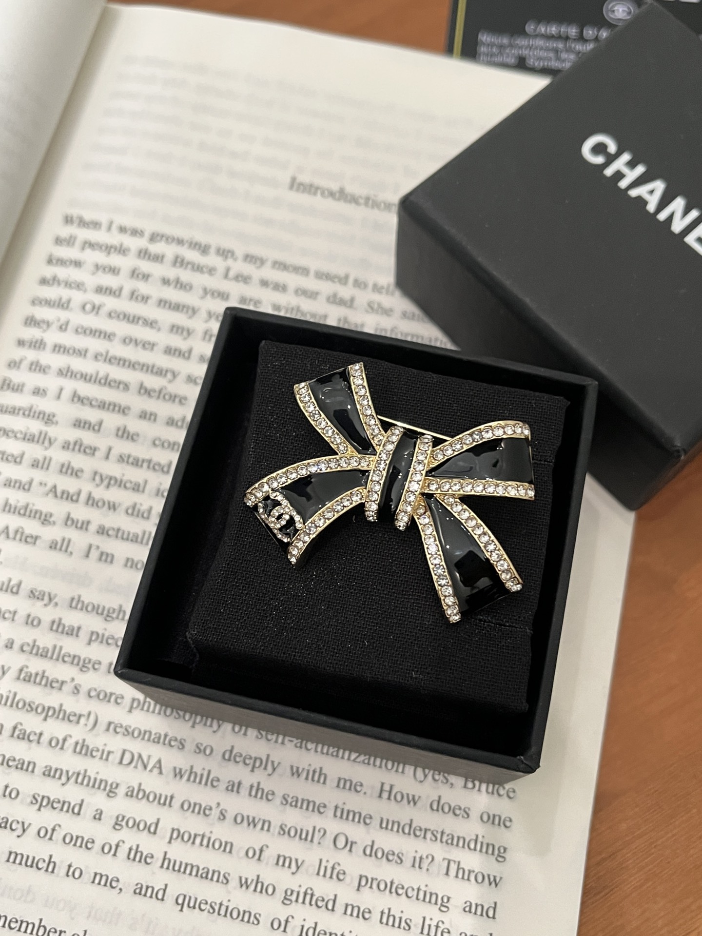 Designer Luxury D198 Brooch