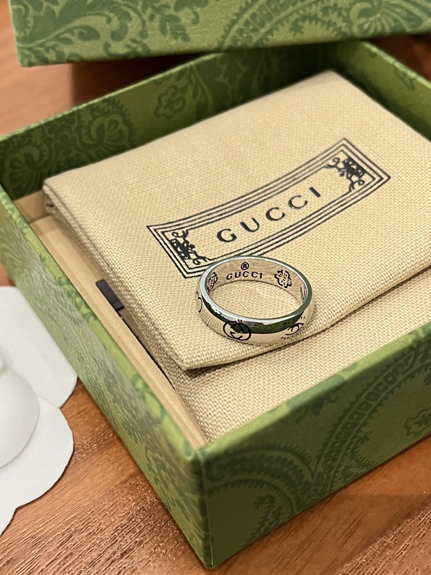 Designer Luxury J153 Ring