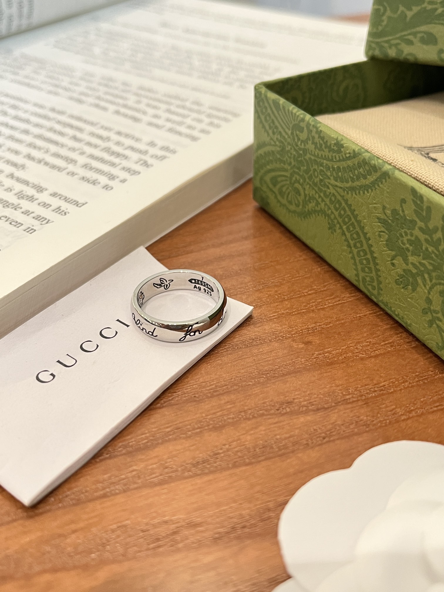 Designer Luxury J153 Ring