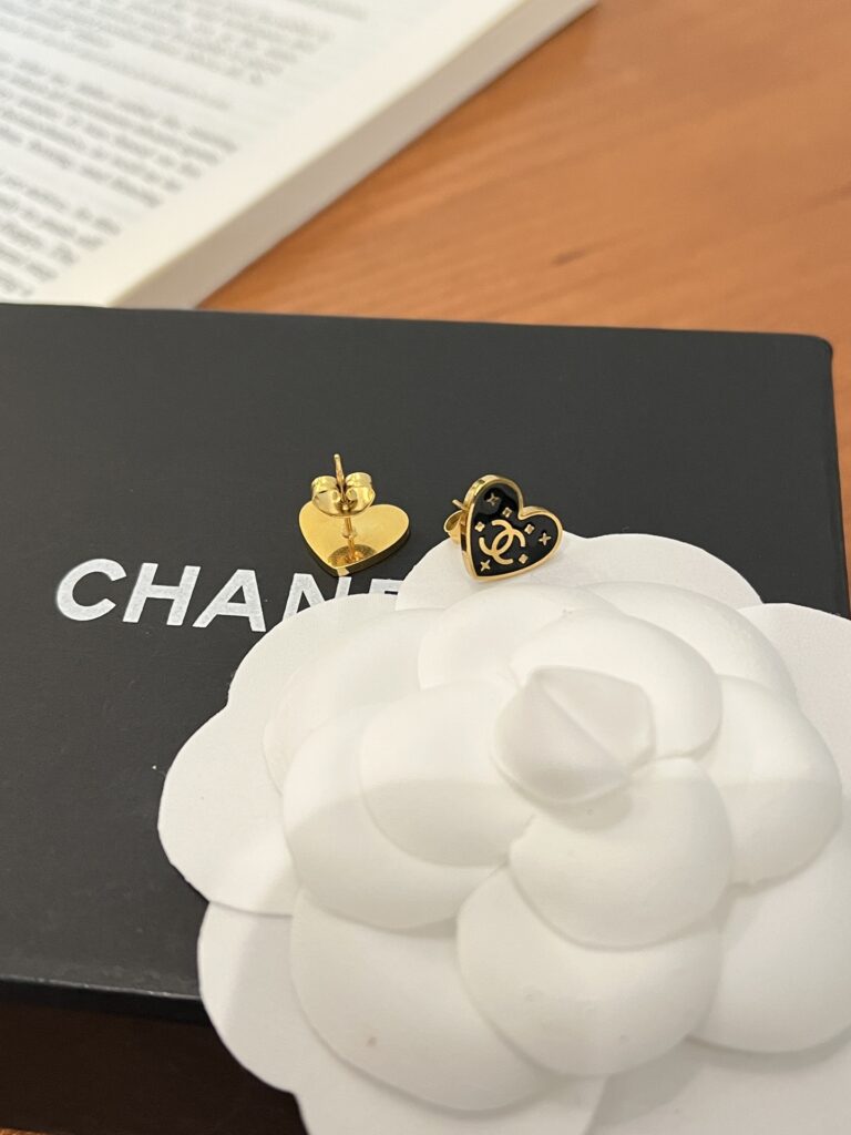 Designer Ring editorial product context 3