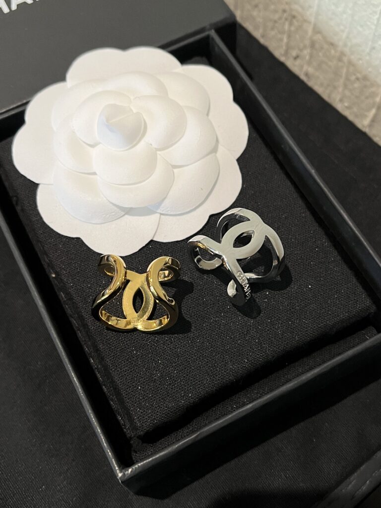 Designer J156 Ring editorial product context 3