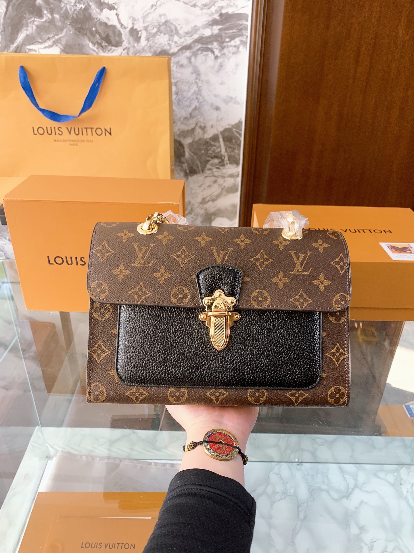 Louis Vuitton p110 Monogram Victoire 26 10 15 Bags