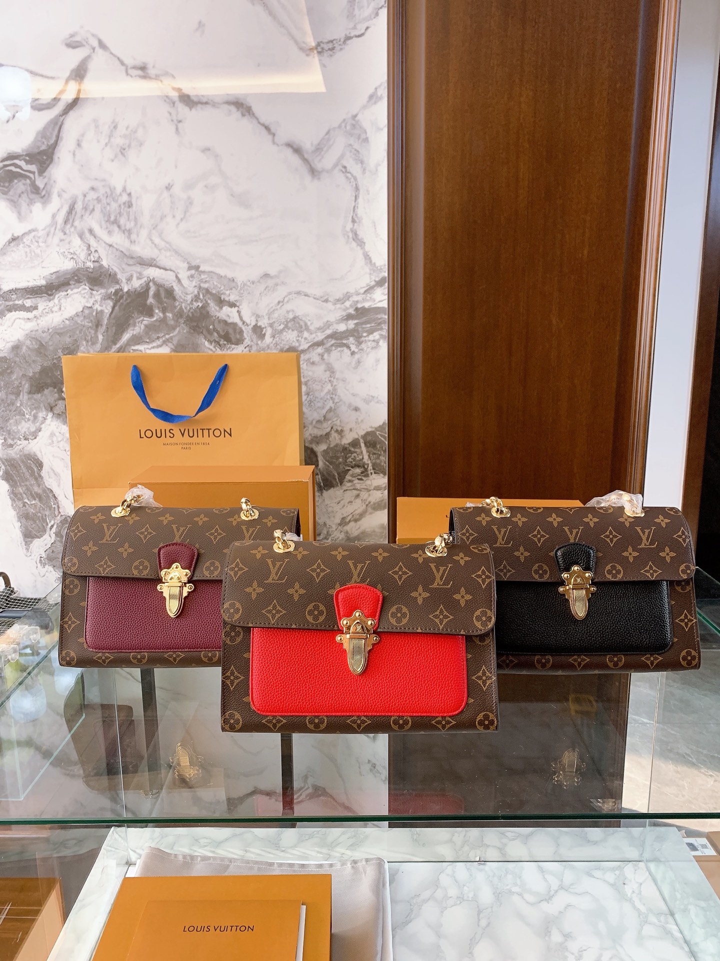 Louis Vuitton p110 Monogram Victoire 26 10 15 Bags