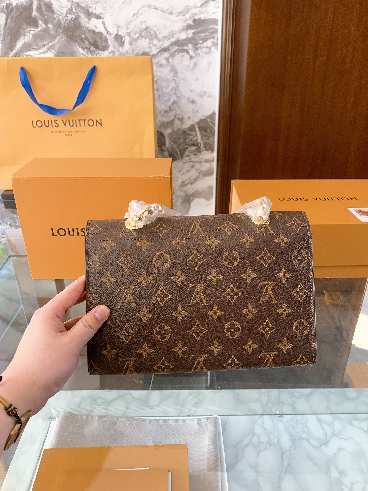 Louis Vuitton p110 Monogram Victoire 26 10 15 Bags