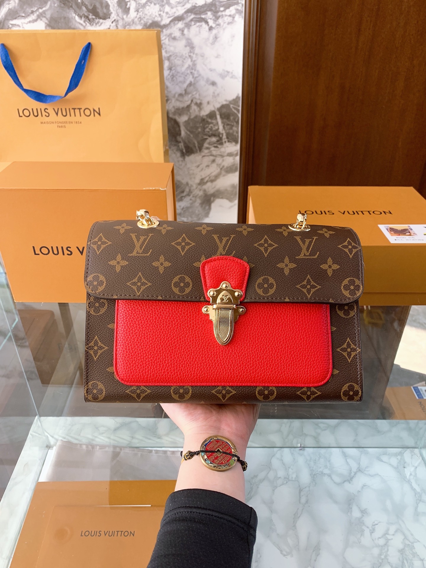 Louis Vuitton p110 Monogram Victoire 26 10 15 Bags