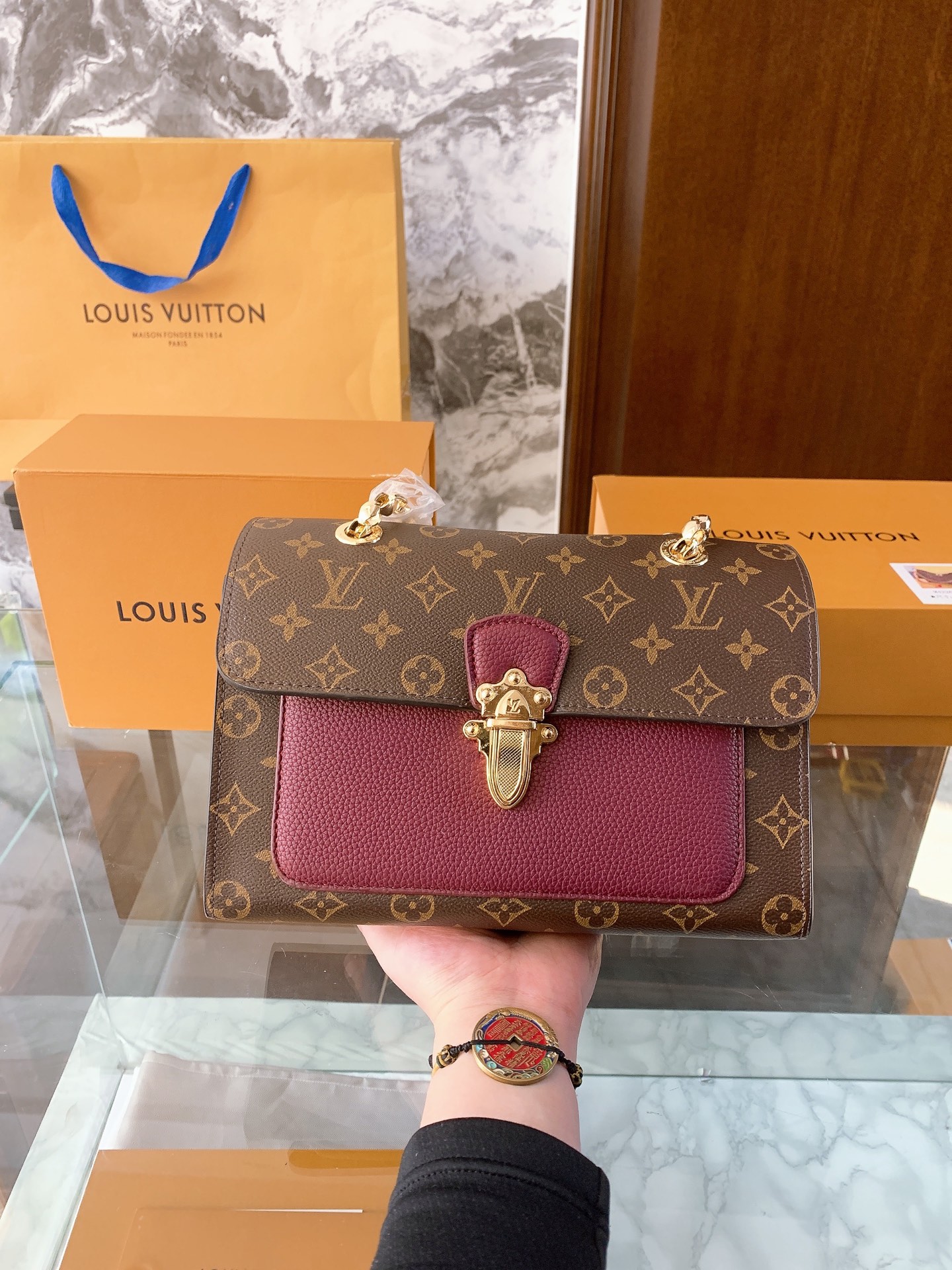 Louis Vuitton p110 Monogram Victoire 26 10 15 Bags