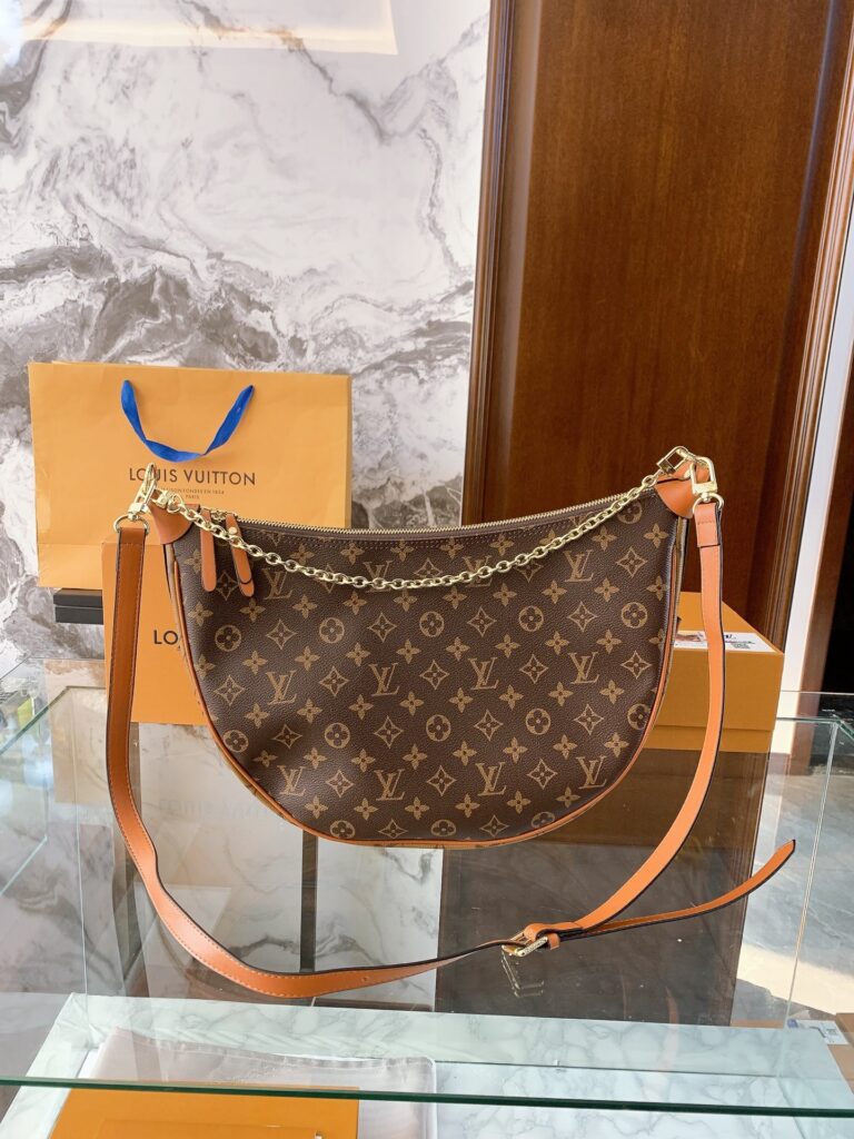 Louis Vuitton Tambourin Large Bag 25 cm editorial product context 1