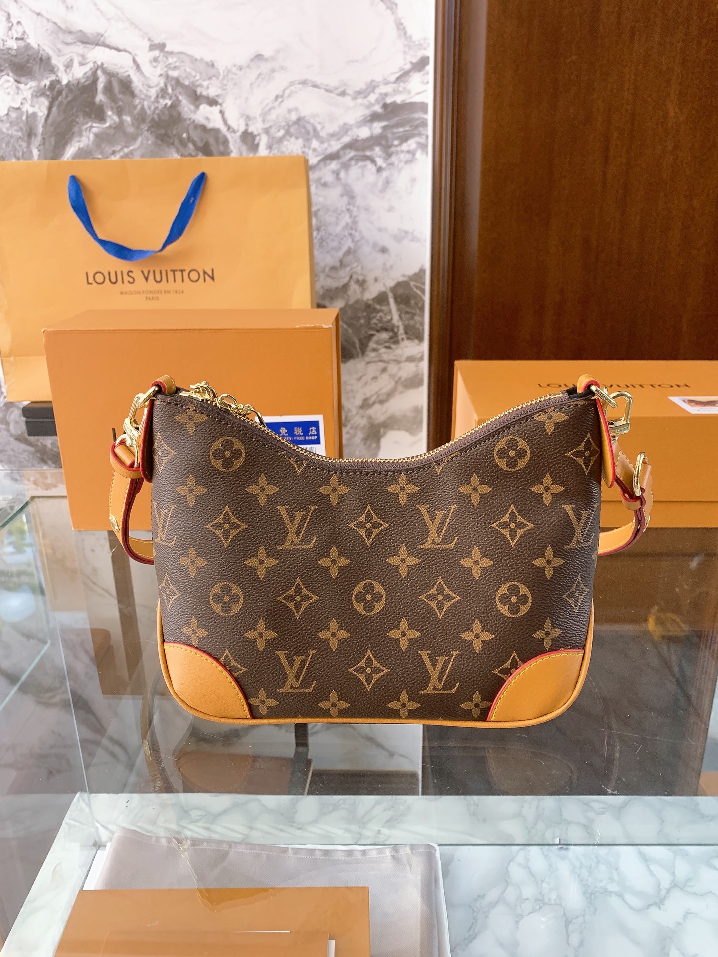 Louis Vuitton p85LV 26 10 15 Crossbody Bag