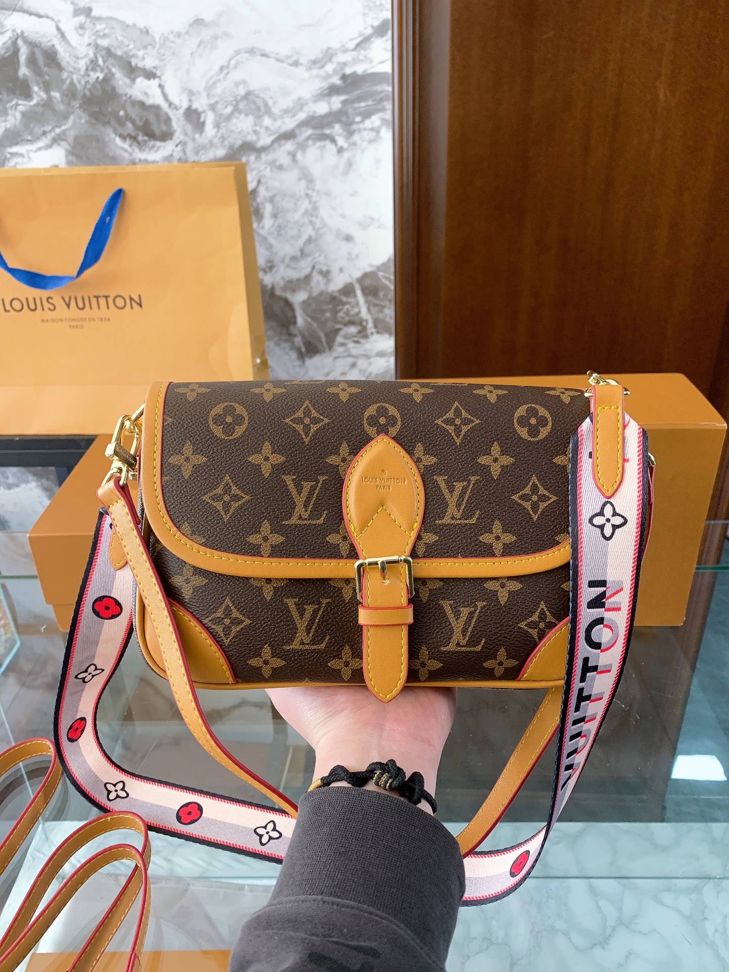 Louis Vuitton P90 Diane yyds 25 15 Large Bags