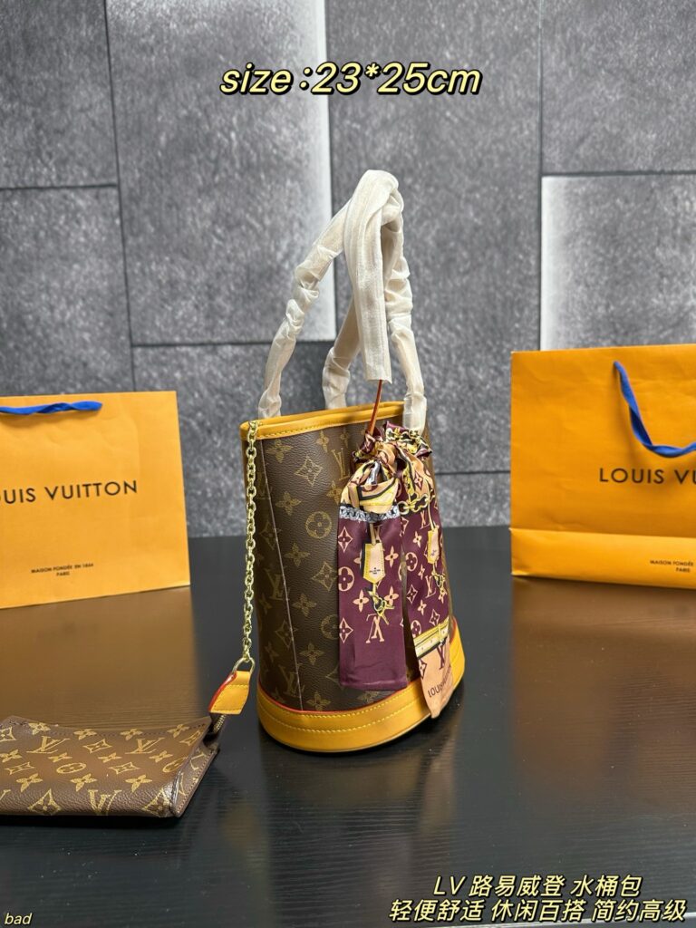 Louis Vuitton Bucket Bag 23 x 25 cm editorial product context 3