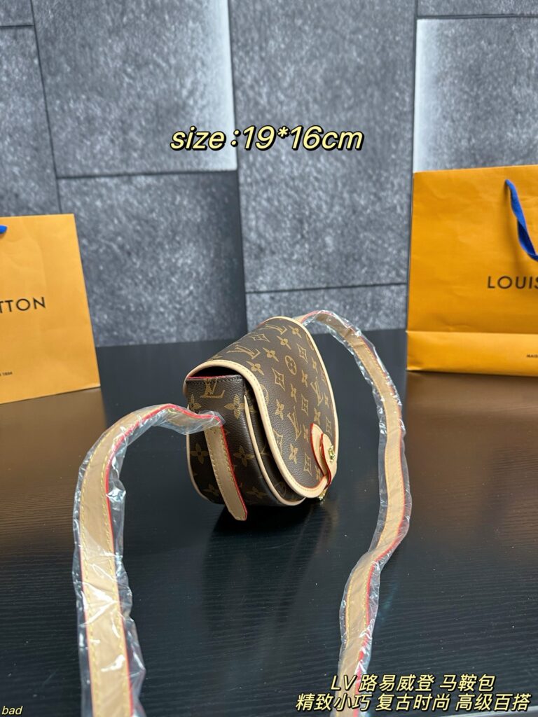 Louis Vuitton Tambourin Bag 19 x 16 cm editorial product context 3
