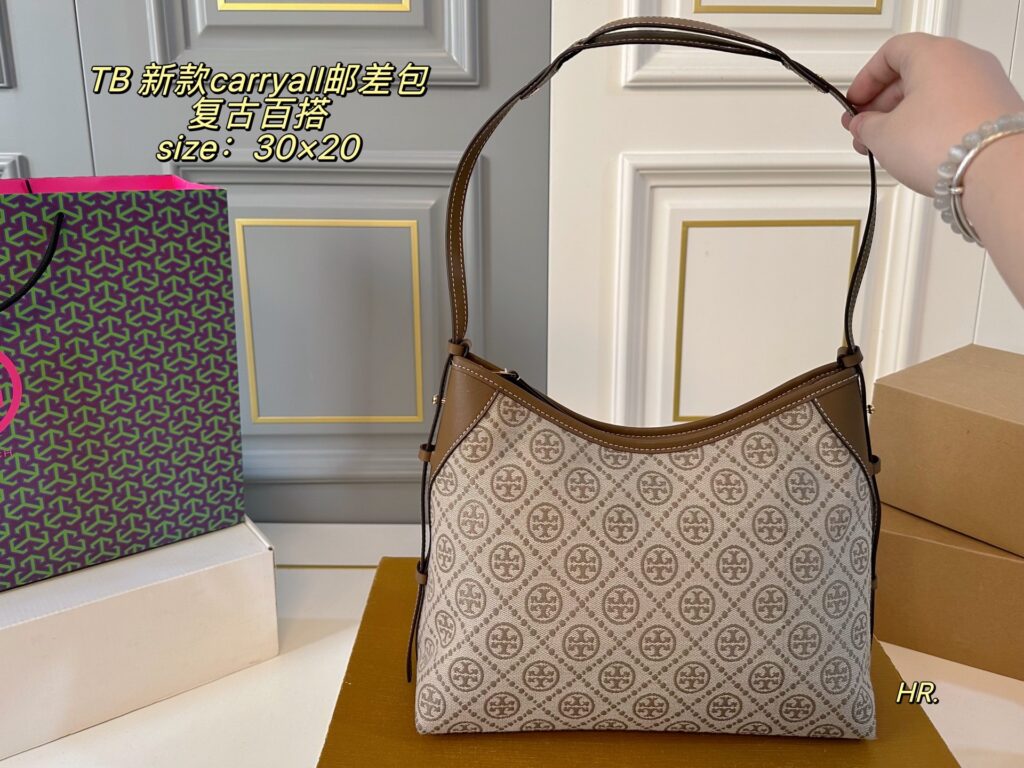 Tory Burch Tb Carryall Bag 30 x 20 cm editorial product context 1