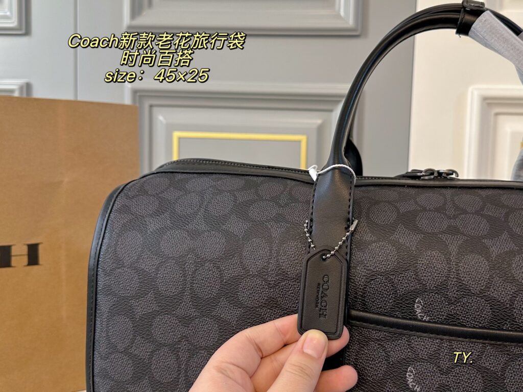 Coach P170 45 25 Bag 45 x 25 cm editorial product context 3