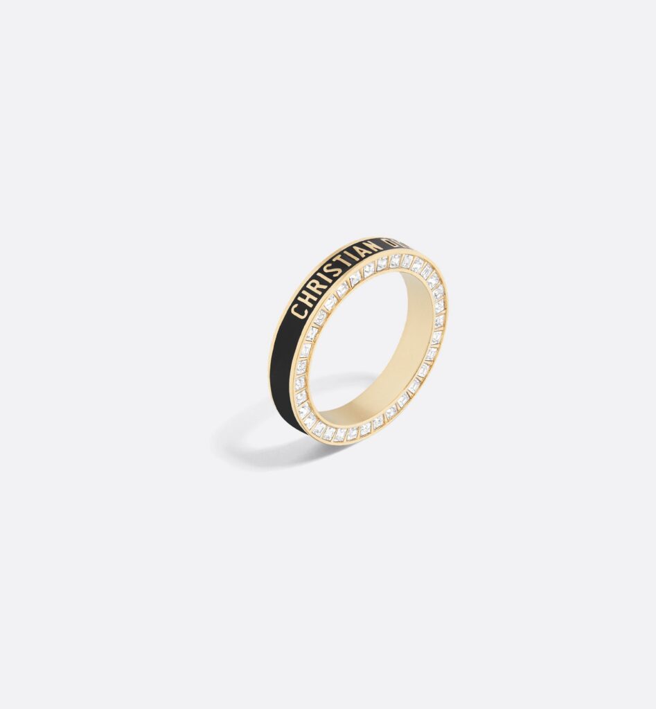 Designer J165 Ring editorial product context 1