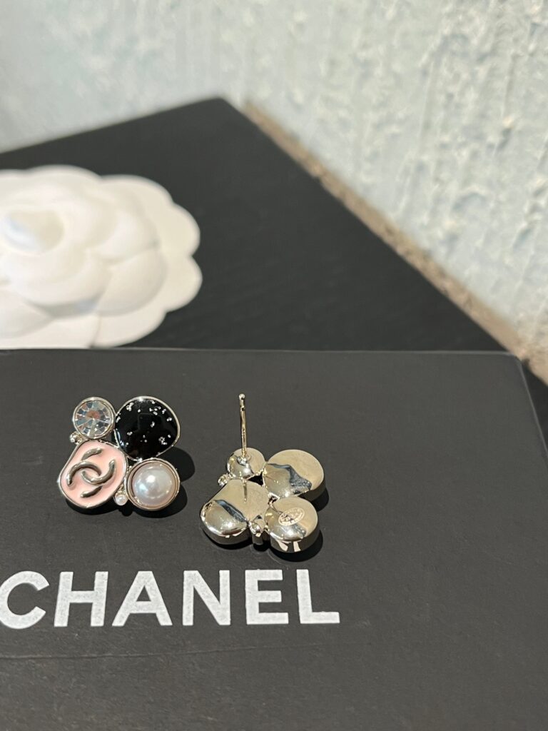 Designer Ring editorial product context 2