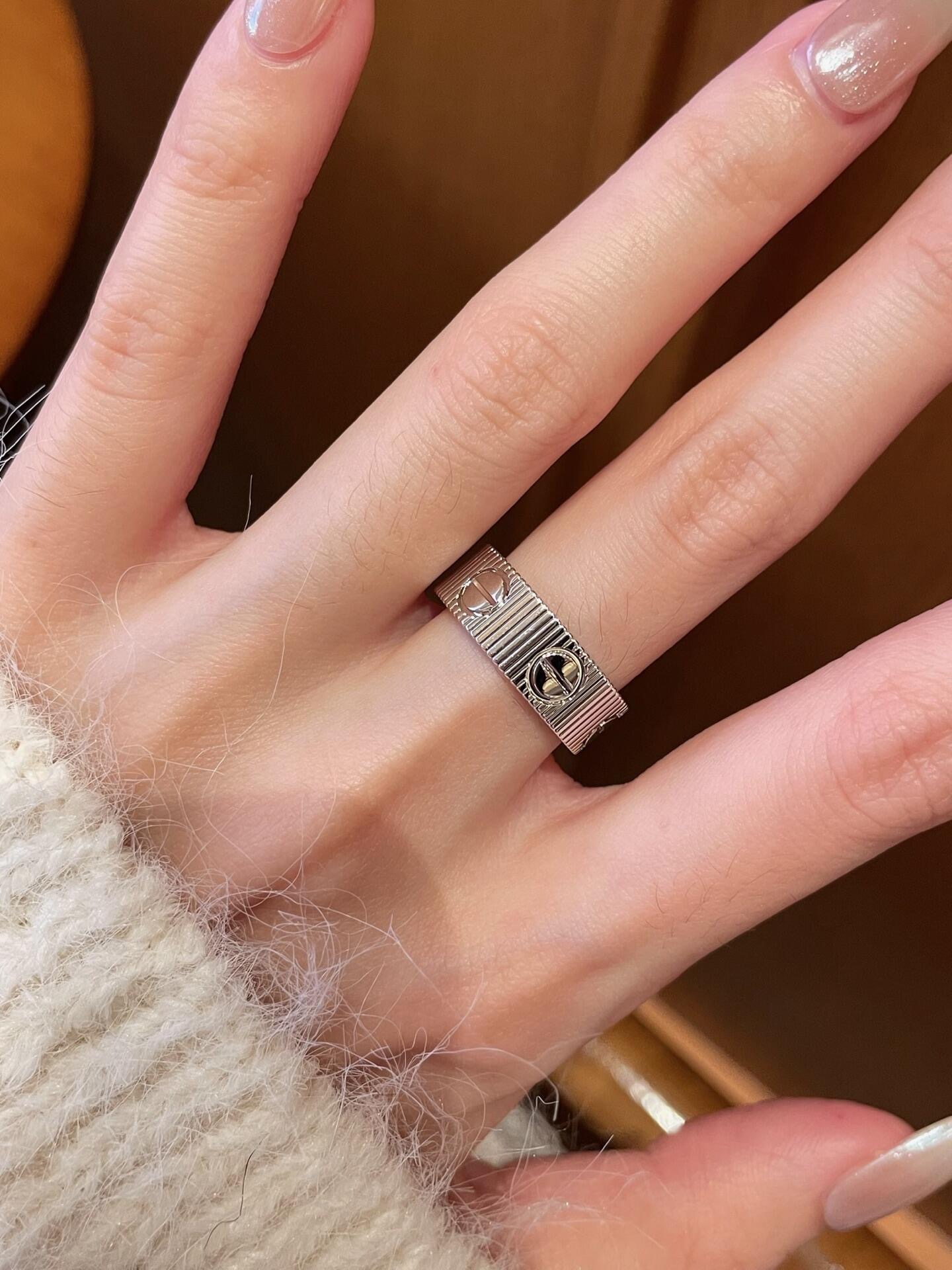 Designer Luxury J164 Ring