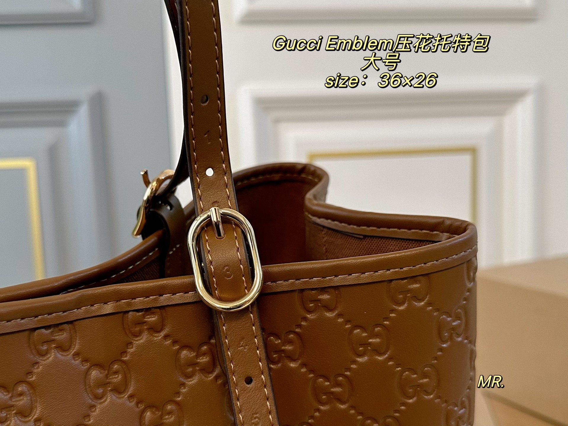 Gucci P160 size 36 26 Emblem Large Tote Bag