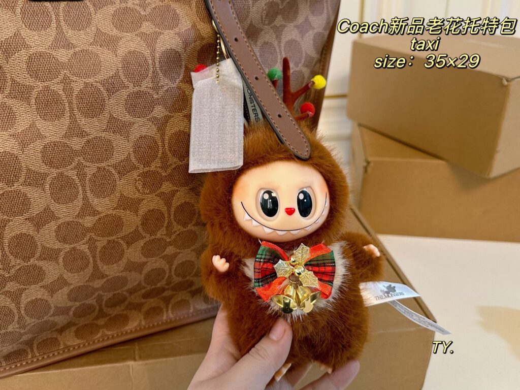 Coach Taxi Tote Bag 35 x 29 cm editorial product context 3