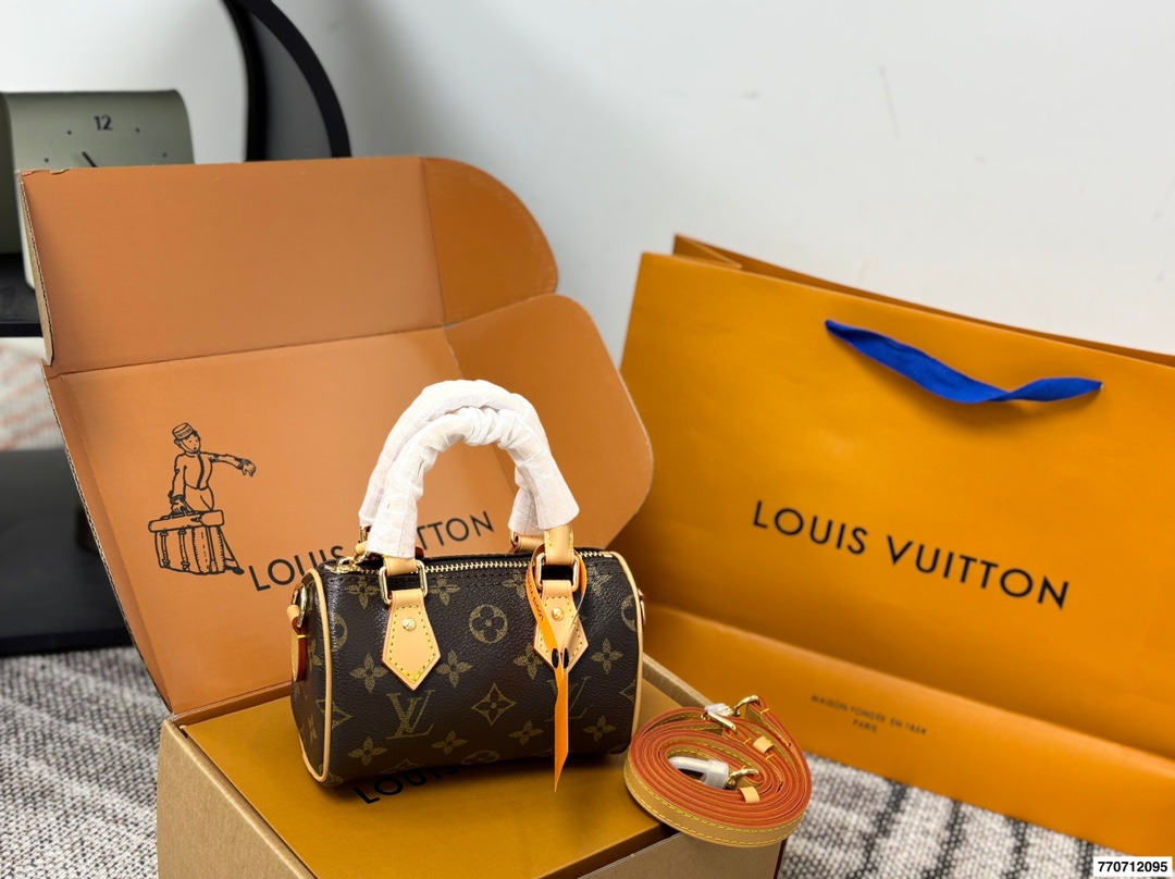 Louis Vuitton p110 16 10 Mini Bag