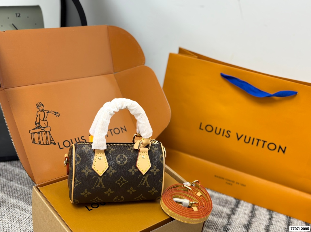 Louis Vuitton p110 16 10 Mini Bag