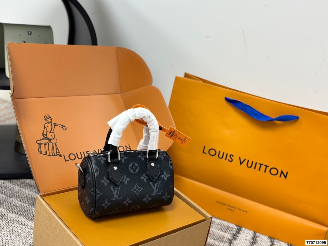 Louis Vuitton p110 16 10 Mini Bag