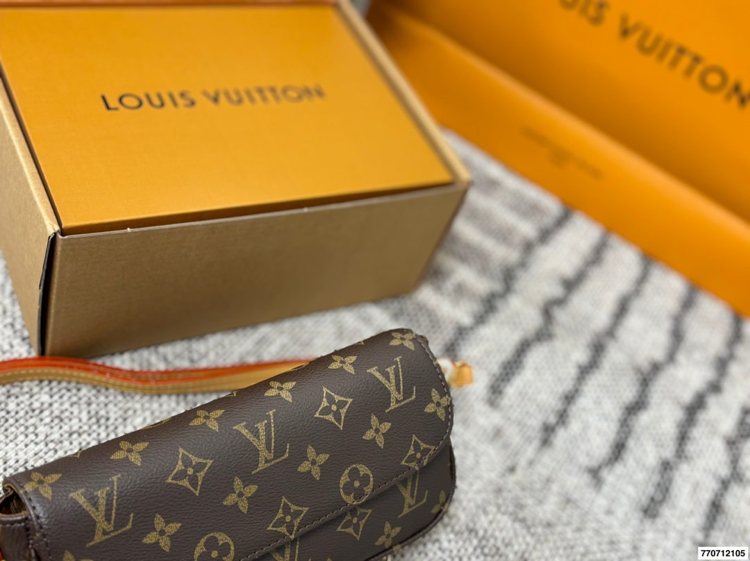 Louis Vuitton p120 21 12 Bag