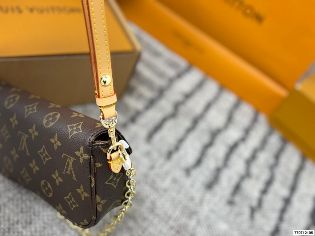 Louis Vuitton p120 21 12 Bag editorial product context 3