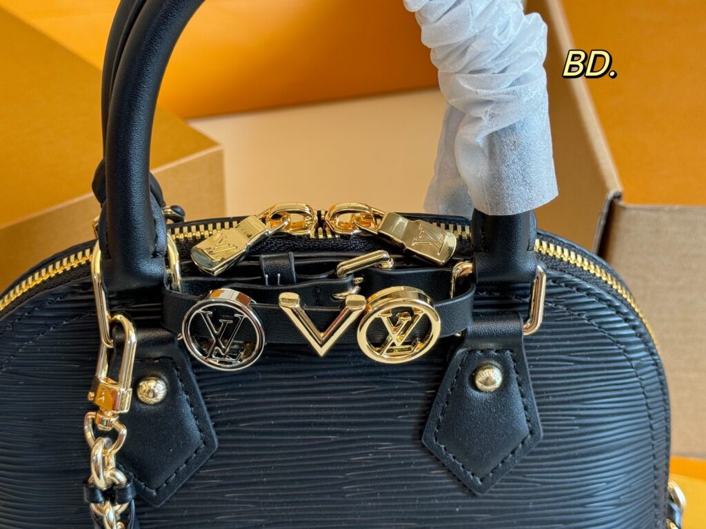 Louis Vuitton Alma Mini Bag 20 x 15 cm editorial product context 3