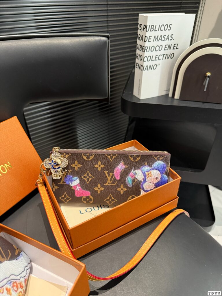 Louis Vuitton P115 20 10 1111 Wallet editorial product context 2