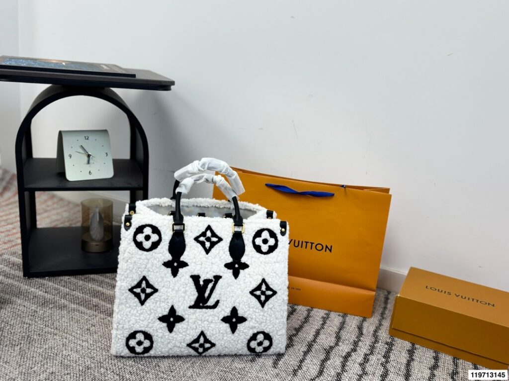 Louis Vuitton Crossbody Bag 34 x 15 x 27 cm editorial product context 3