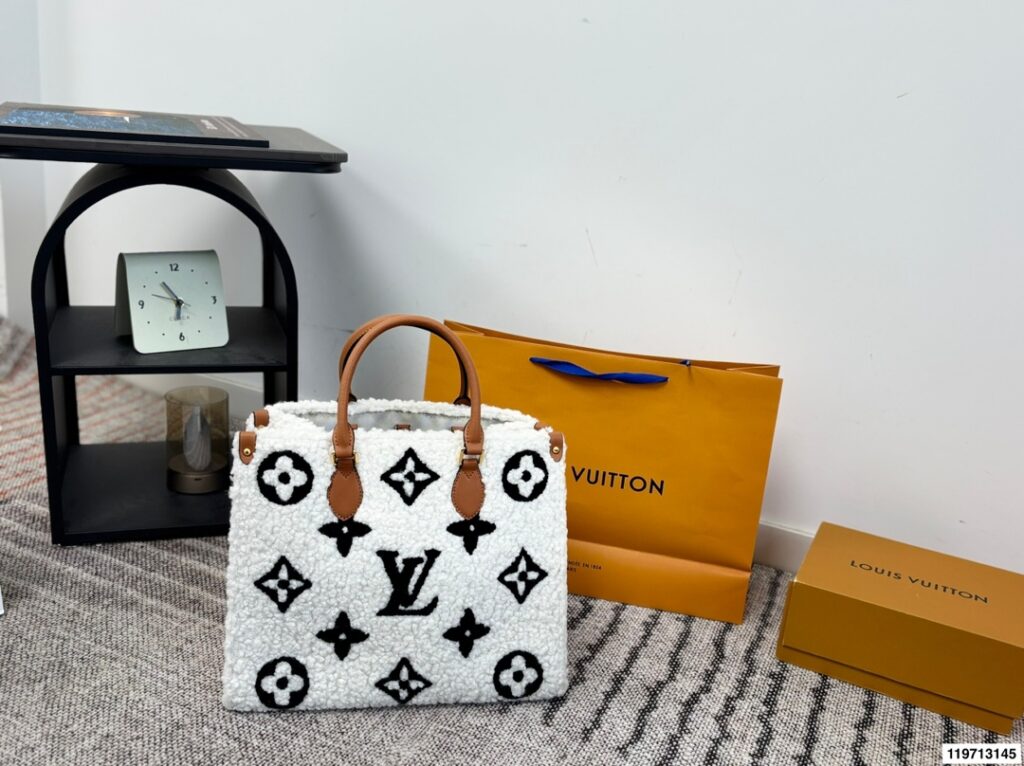 Louis Vuitton Crossbody Bag 34 x 15 x 27 cm editorial product context 2