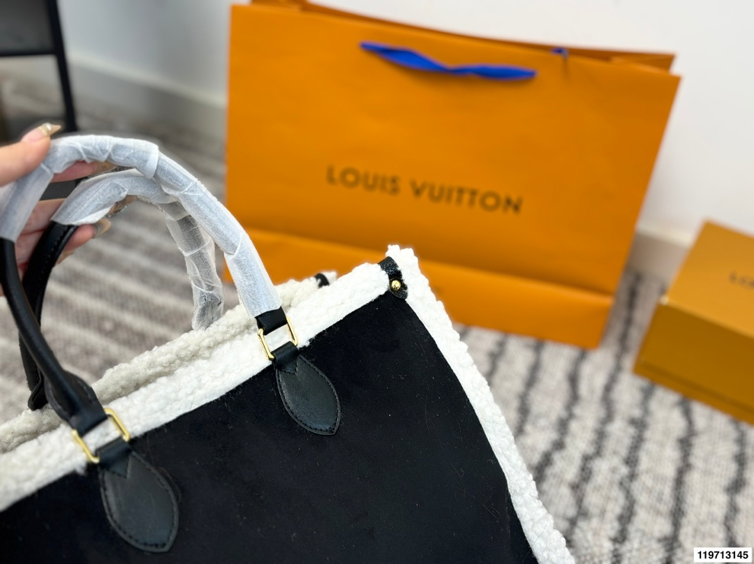 Louis Vuitton p120 34 27 Bag