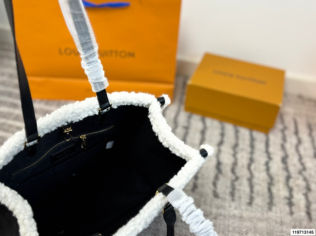 Louis Vuitton p120 34 27 Bag