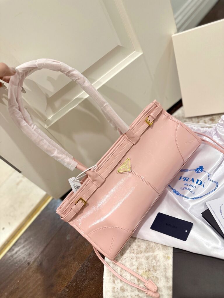 Prada 32 Leather Tote Bag 16 cm editorial product context 3
