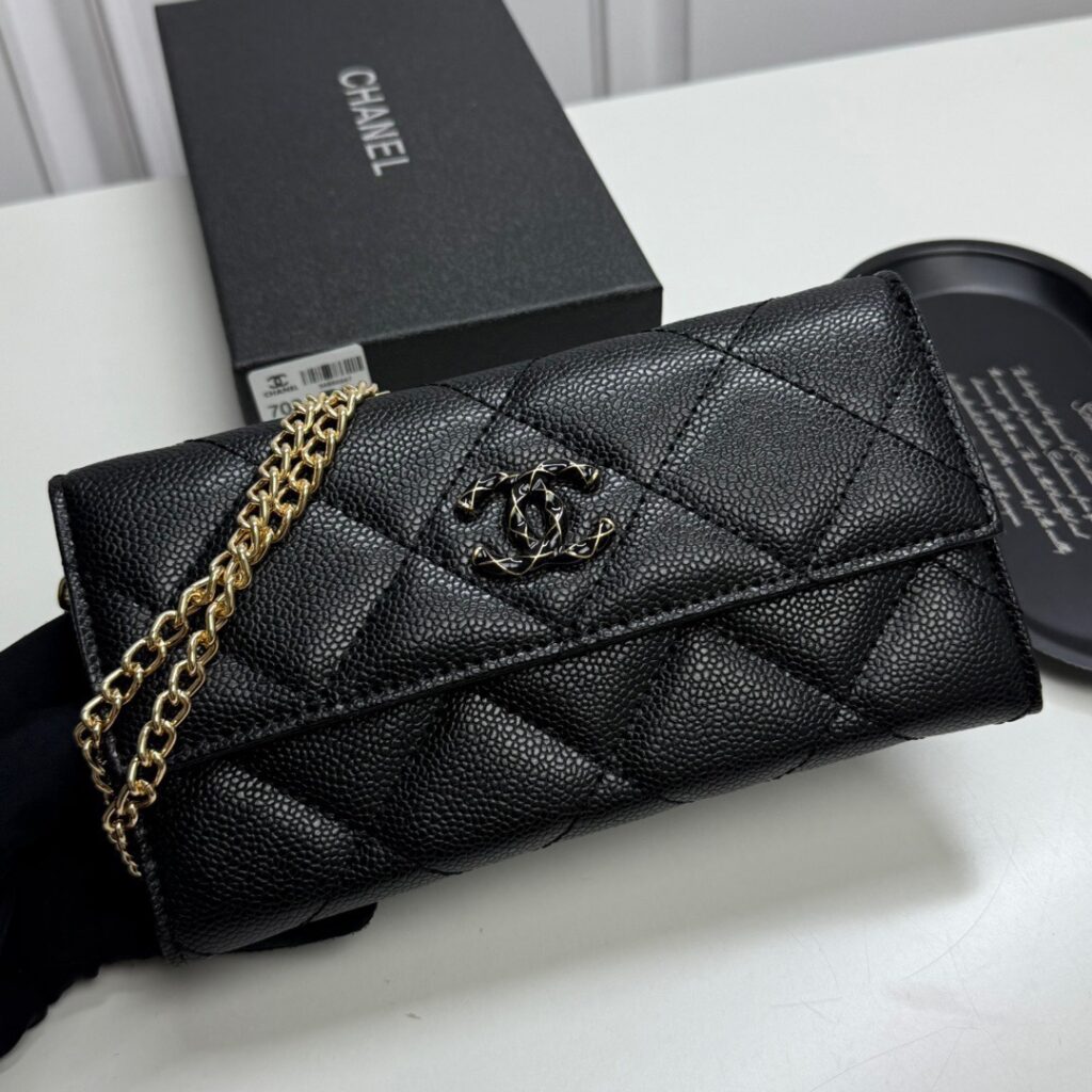 Chanel p105 708 19 10 Bag 19 x 10.5 x editorial product context 2