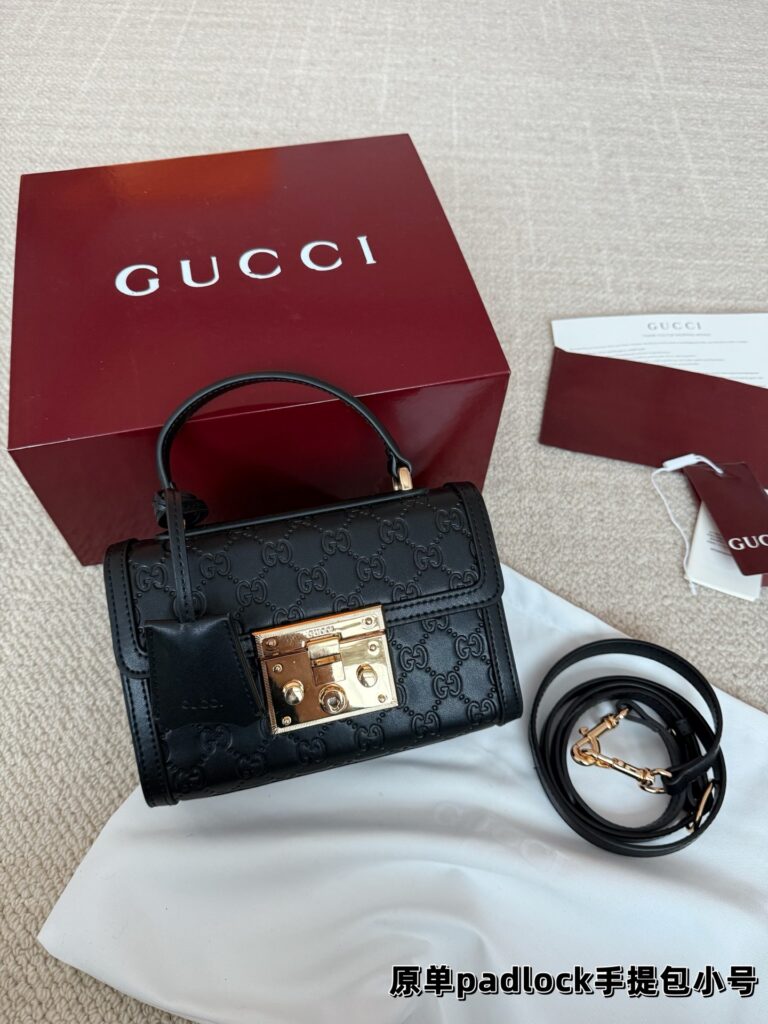 Gucci Padlock Yyds Small Bag editorial product context 1