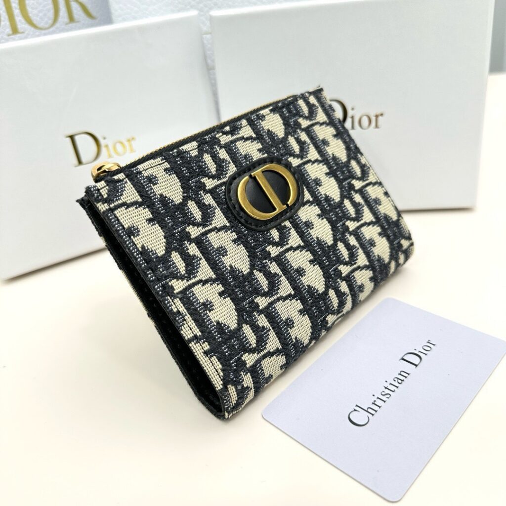 Dior D29 11 Pvc Black Leather Wallet editorial product context 2