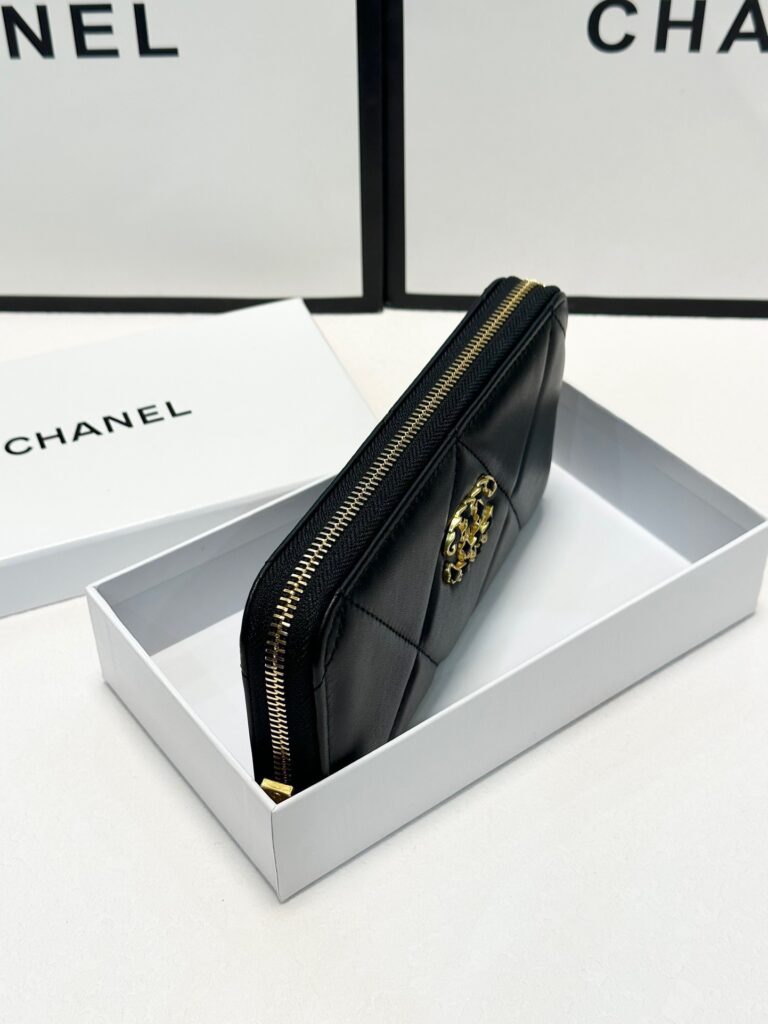 Chanel Black Leather Wallet 19 x 10 cm editorial product context 3