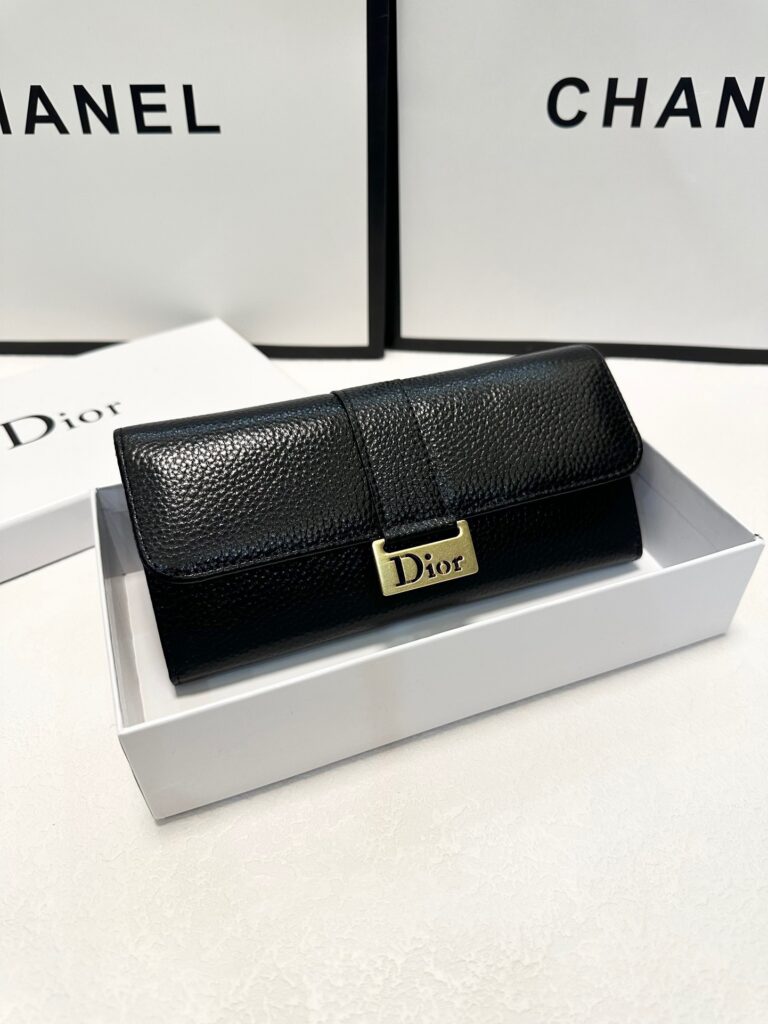 Dior Black Leather Wallet 19 x 10 cm editorial product context 1
