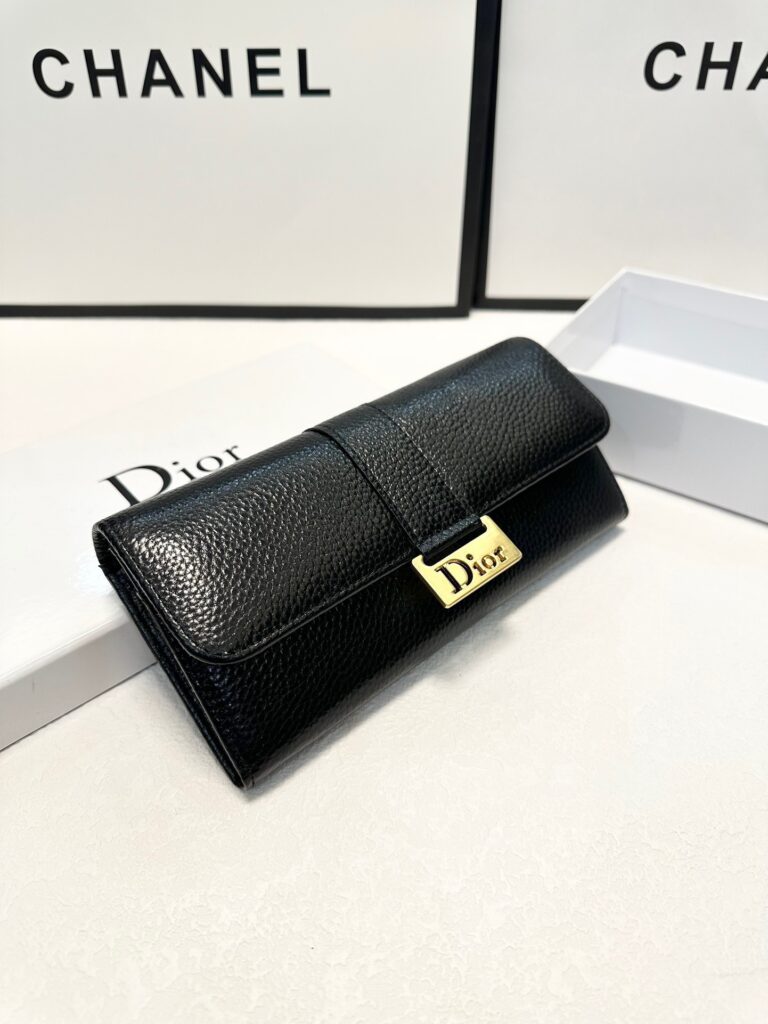 Dior Black Leather Wallet 19 x 10 cm editorial product context 2