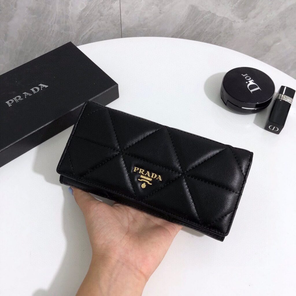 Prada Black Leather Wallet 19 x 10 cm editorial product context 3