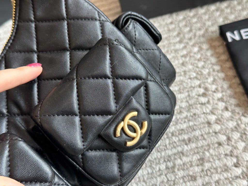 Chanel 24 Vintage Bag 15 cm editorial product context 2