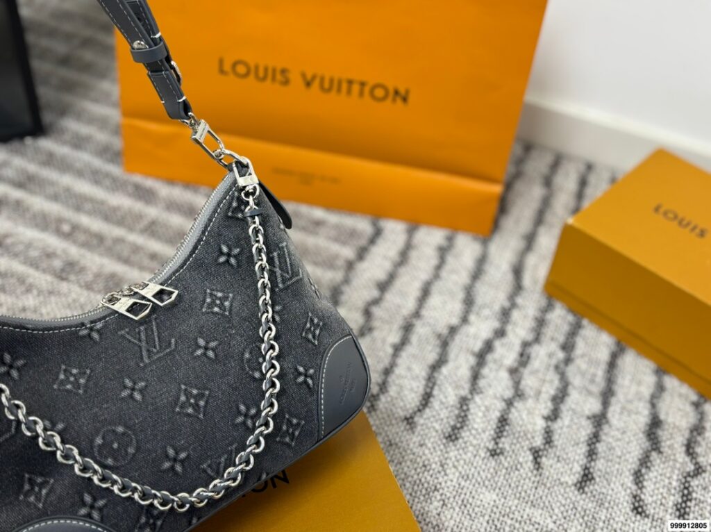 Louis Vuitton Vintage Red Crossbody Bag 27 x 9 x 15 cm editorial product context 2