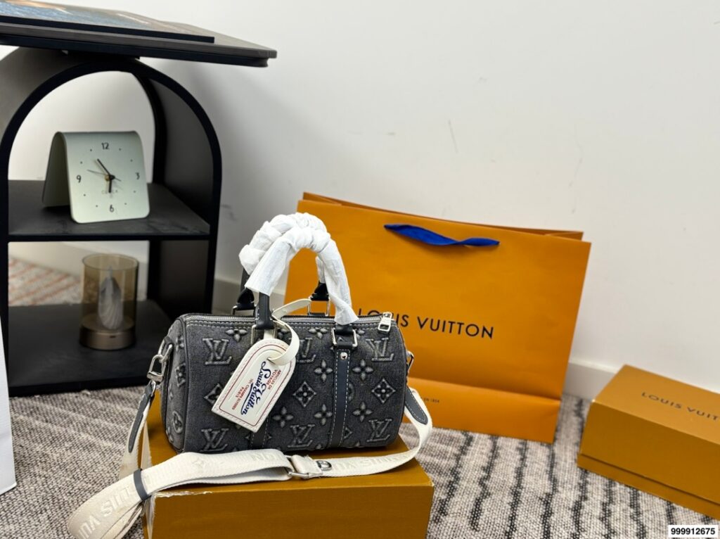 Louis Vuitton Retiro Calfskin Leather Speedy Bag 25 x 11 x 14 cm editorial product context 1