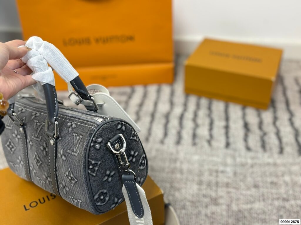 Louis Vuitton Retiro Calfskin Leather Speedy Bag 25 x 11 x 14 cm editorial product context 3