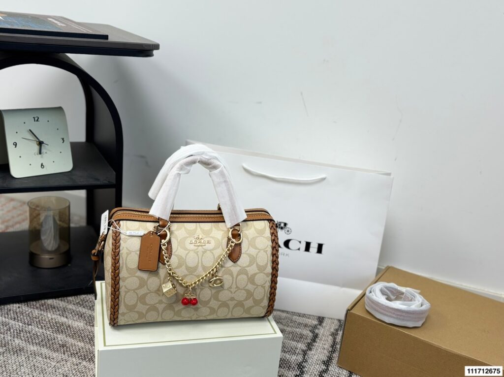 Designer Logo Crossbody Bag 25 x 17 cm editorial product context 3